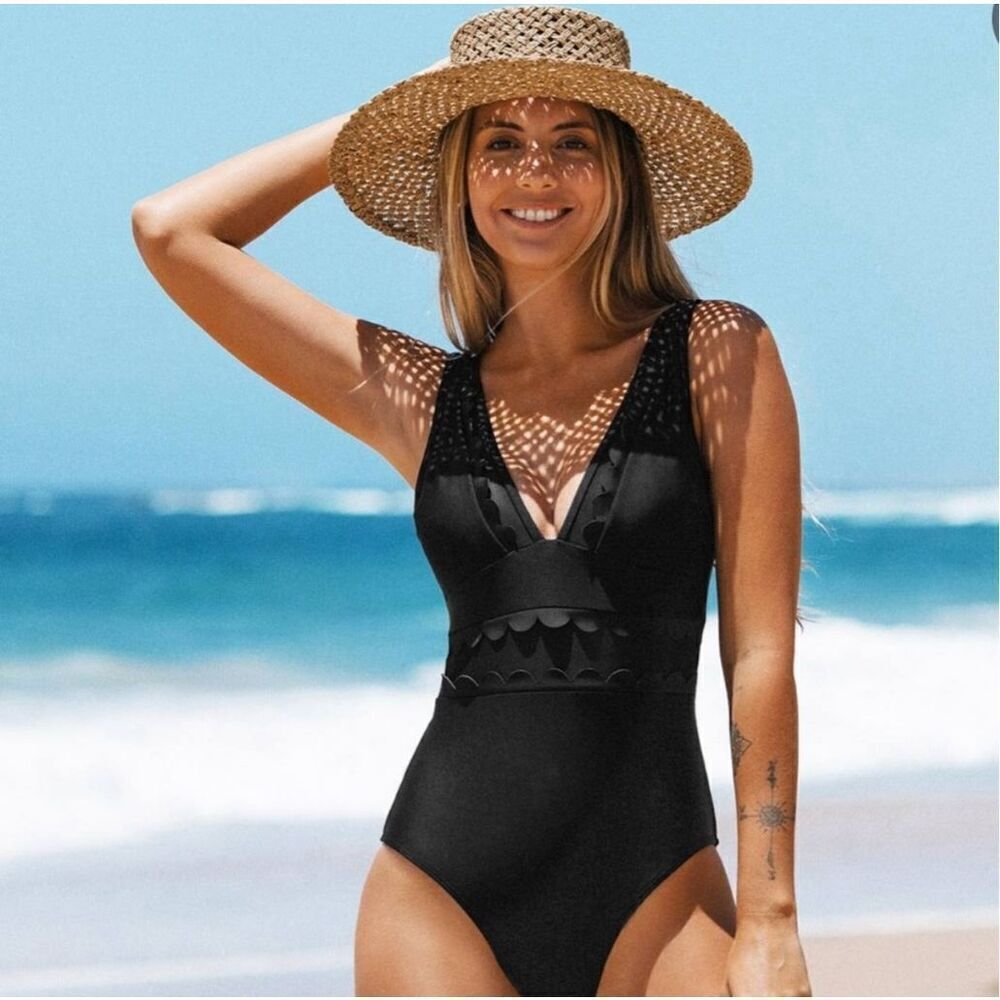 CUPSHE Scalloped Mesh One Piece Swimsuit in Black Plunging V Neck Beach M